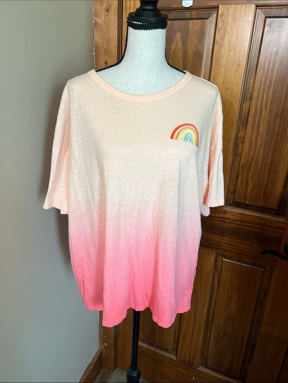 American Eagle Outfitters Peach Crewneck Tee